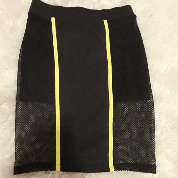 Mesh skirt - Picture 4 of 5